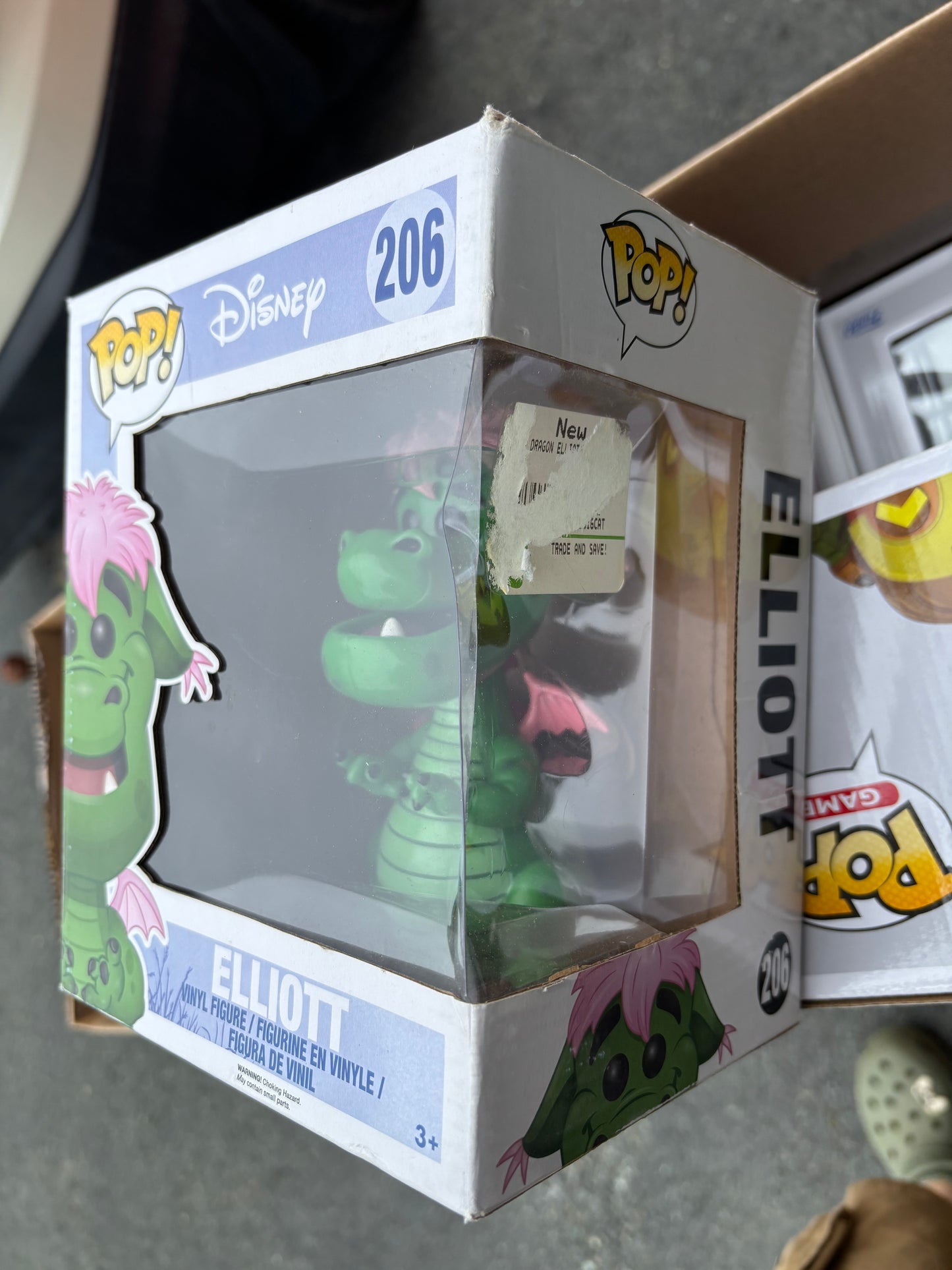 Funko Pop! Disney : Elliott #206 Deluxe (has slight box damage)