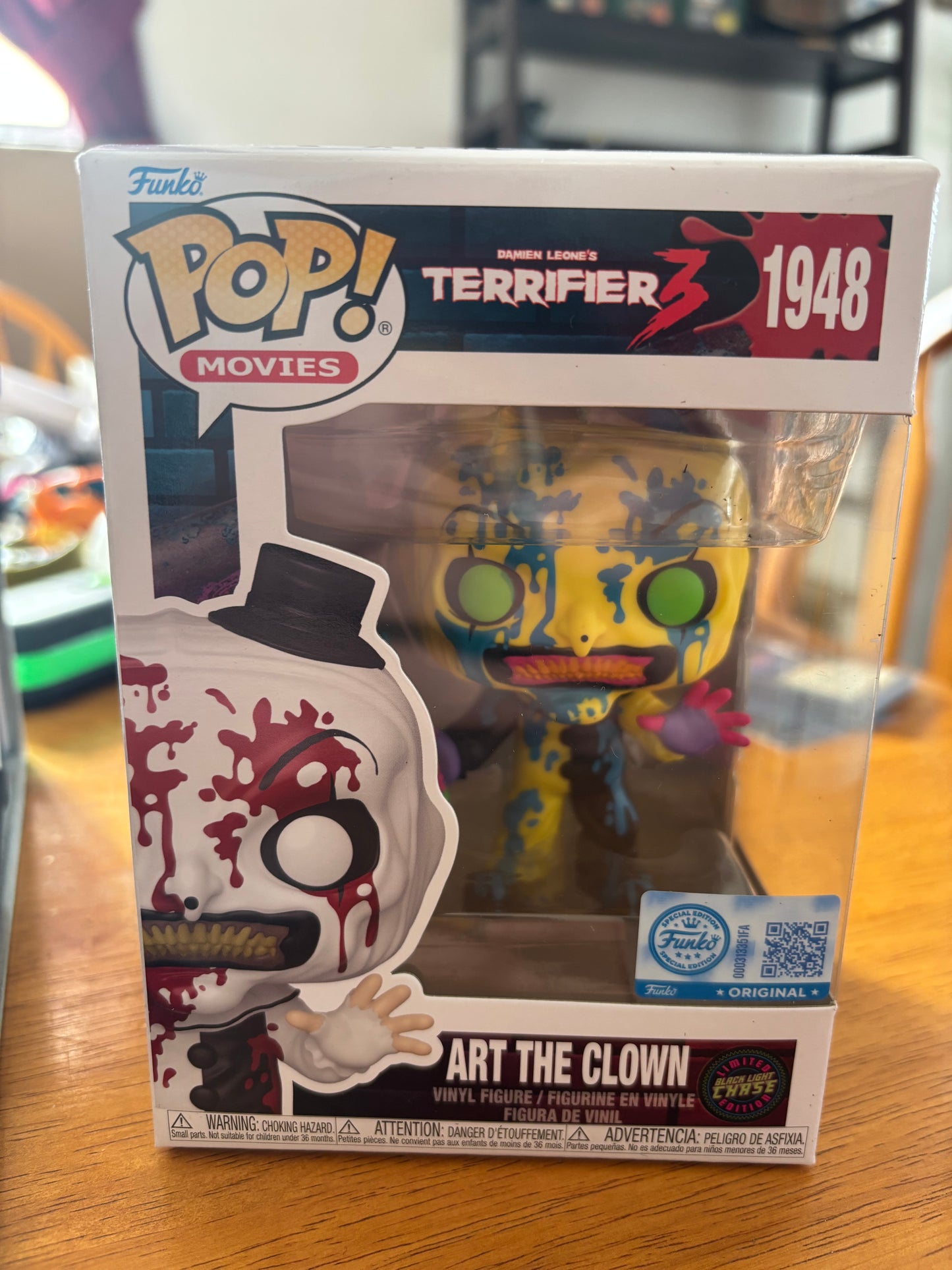 Terrifier 3 : Art the Clown #1948 Bloody Exclusive Entertainment Earth Black light Chase