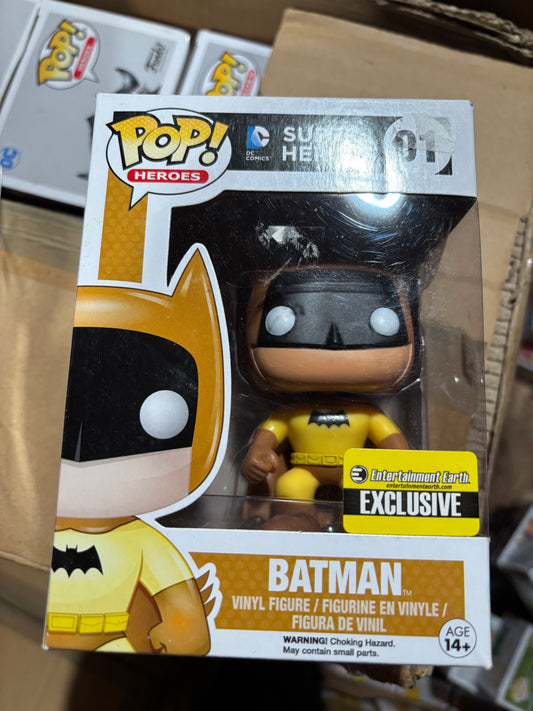 Funko Pop : DC:  Batman #01 yellow Entertainment Earth Exclusive