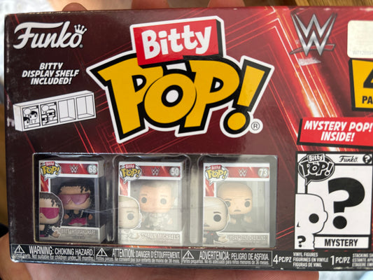 WWE Bitty Pop! 4 pack : Bret Hitman Hart, Shawn Michaels, Mean Gene Okerlund + Mystery